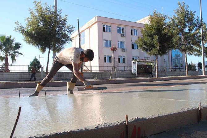 Döşemealtı’na Renkli Baskı Beton Kaldırım
