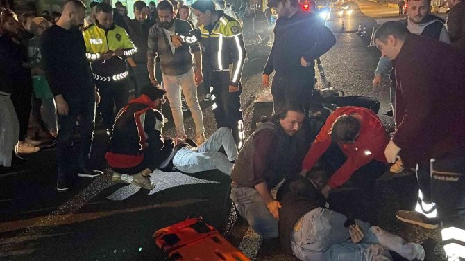 Kaldırımdan Kontrolsüz İnen Sürat Motosikleti Kazaya Sebep Oldu: 1’i Ağır 2 Yaralı