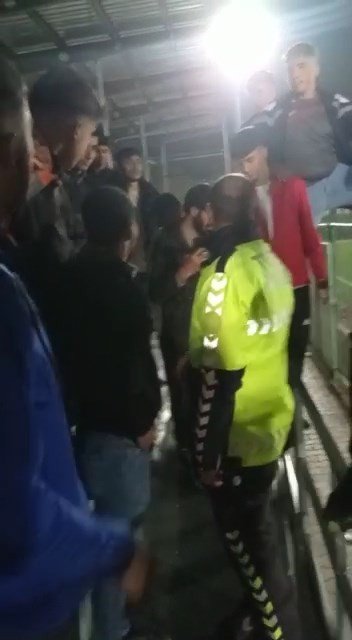 Trafik Polisi, Amatör Maçtaki Tartışmayı ’Amigoluk’ Yaparak Sonlandırdı