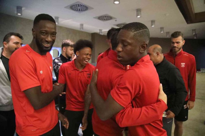 Erdoğan Ve Keita’ya Sürpriz Doğum Günü Kutlaması