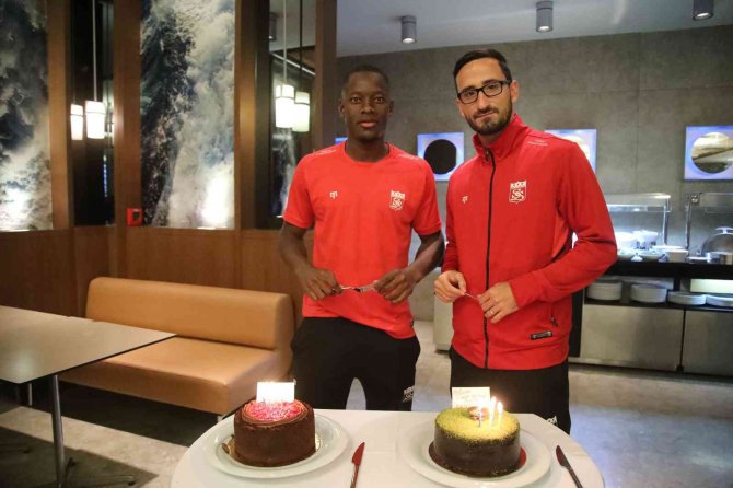 Erdoğan Ve Keita’ya Sürpriz Doğum Günü Kutlaması