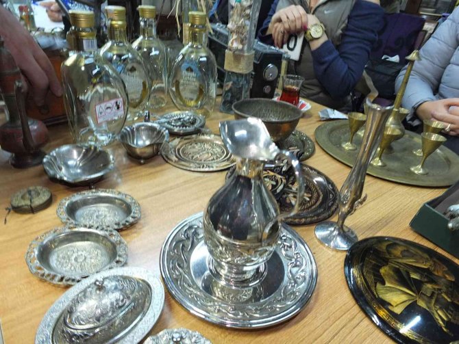 Balıkesir’de Eski Eşya Meraklıları Mezatta Buluştu