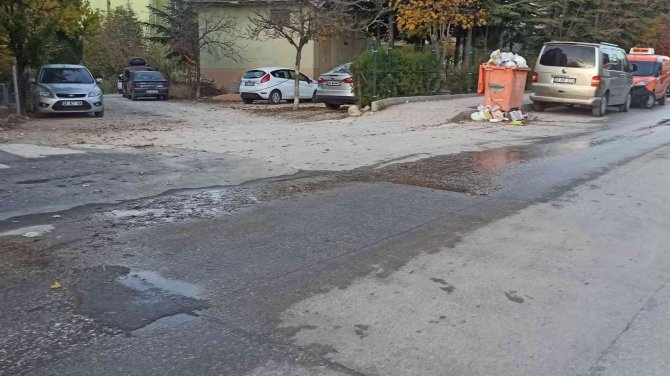 Aynı Yerde Sular Yine Boşa Akıyor