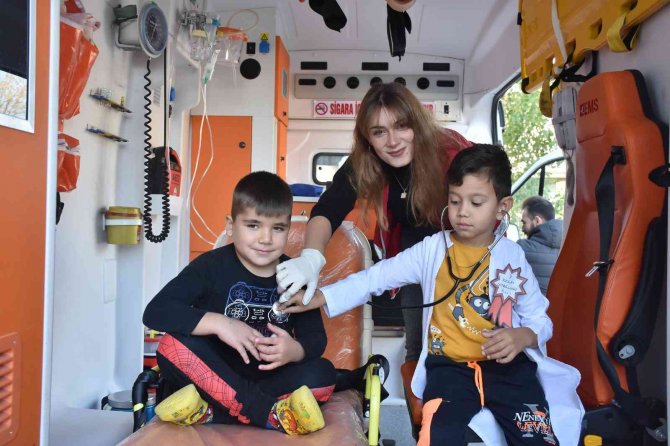 Gemlik’te Anaokuluna Öğrencileri Sağlık Hizmetleri Hakkında Bilgilendirildi