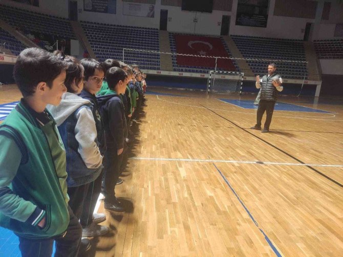 Van’da ‘İ̇lkokullarda Spor Dalı Eğitim Projesi’ Başladı