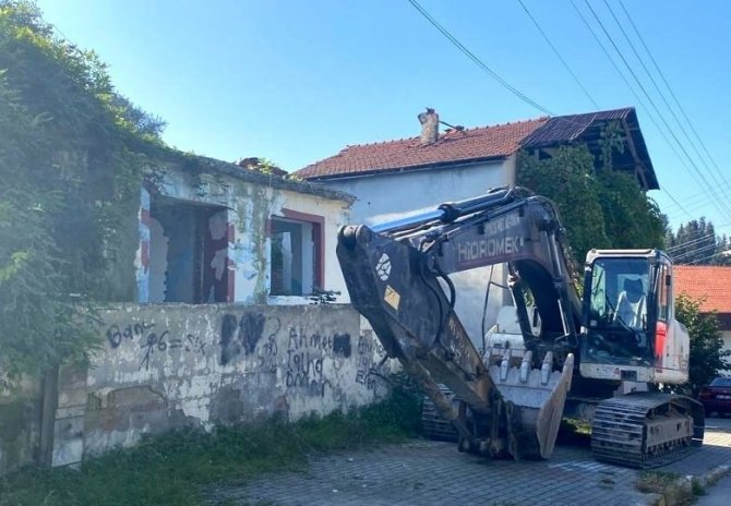 Gölcük’te 164 Metruk Bina Yıkıldı