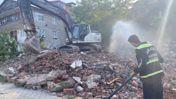 Gölcük’te 164 Metruk Bina Yıkıldı