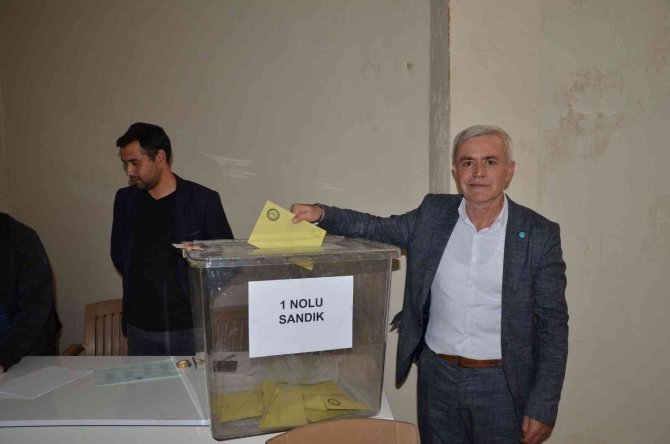 Kırkağaç İ̇yi̇ Parti’de Levent Komşu Güven Tazeledi