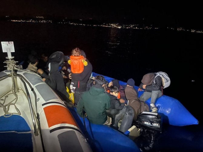 İ̇zmir Açıklarında 138 Düzensiz Göçmen Kurtarıldı, 75 Göçmen Yakalandı