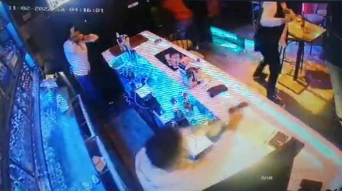 İ̇zmir’de Gece Kulübünde Silahlı Kavga Dehşeti
