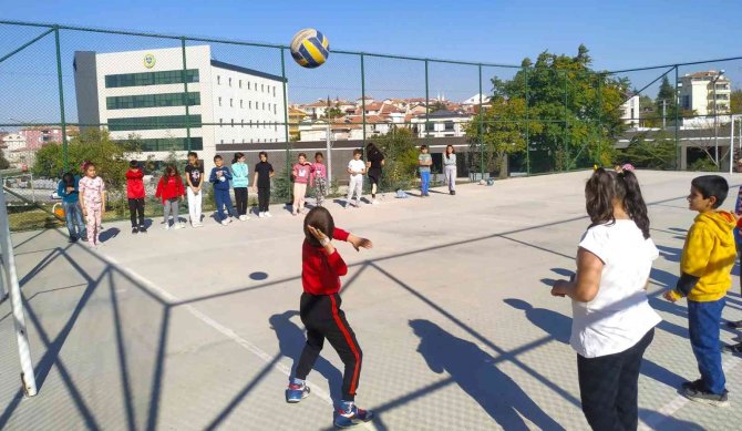Karaman’da ‘İ̇lkokullarda Spor Dalı Eğitimi’ Projesi Başladı