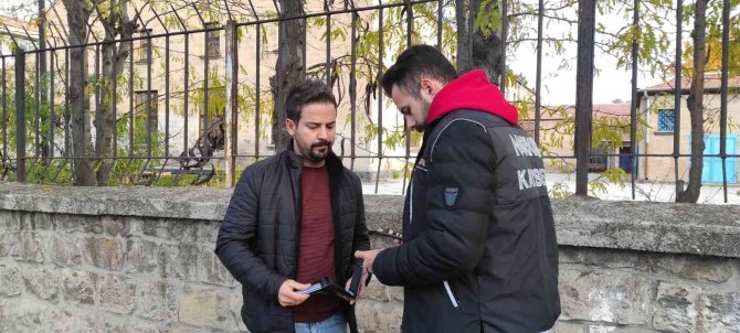 Narkotik Polisi Öğrencilerin Zehirlenmesine İ̇zin Vermiyor