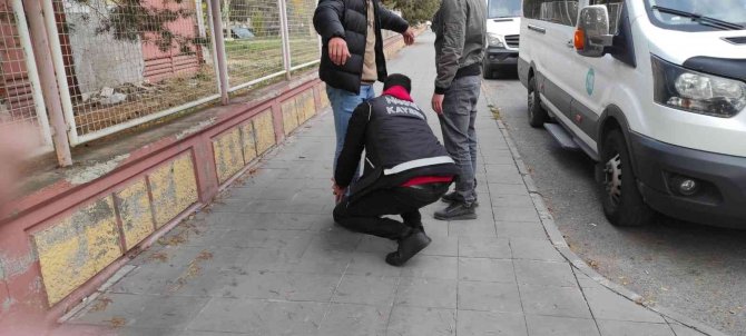 Narkotik Polisi Öğrencilerin Zehirlenmesine İ̇zin Vermiyor