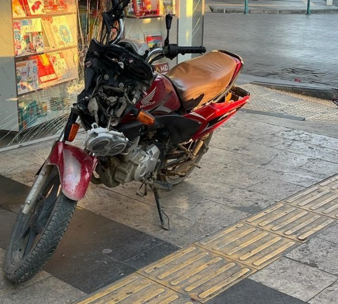Otomobil İle Motosiklet Çarpıştı, O Anlar Kameraya Yansıdı