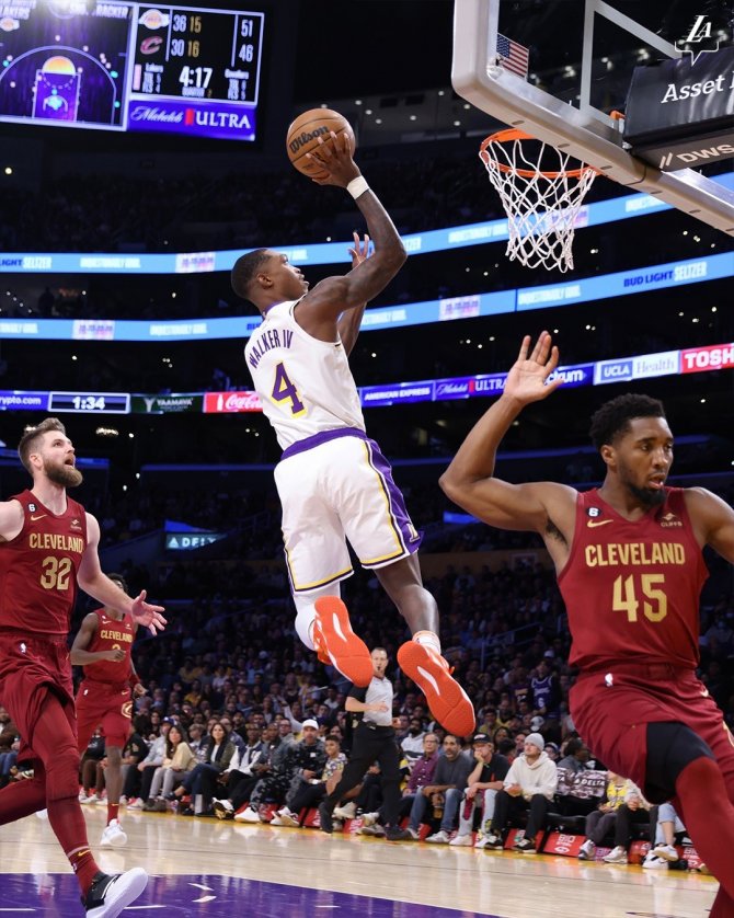Cedi’li Cleveland, Lakers’ı Devirdi