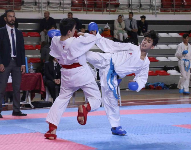 Sivas’ta Yapılan 7. Cumhuriyet Kupası İ̇ller Arası Karate Turnuvası Sona Erdi