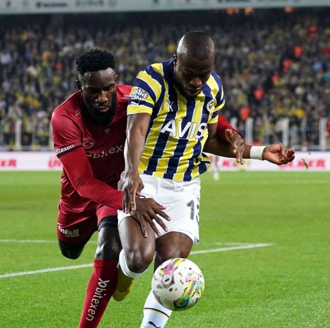 Spor Toto Süper Lig: Fenerbahçe: 0 - Dg Sivasspor: 0 (İ̇lk Yarı)