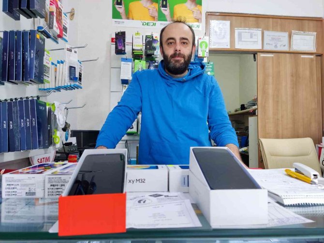 Telefoncu Esnafı Ab’nin Tek Tip Şarj Aleti Düzenlemesini Olumlu Karşıladı