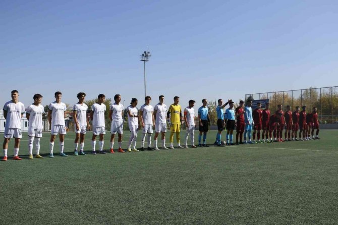 Genç Horozlar Lideri 3-1 İle Geçti