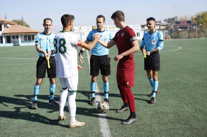 Genç Horozlar Lideri 3-1 İle Geçti