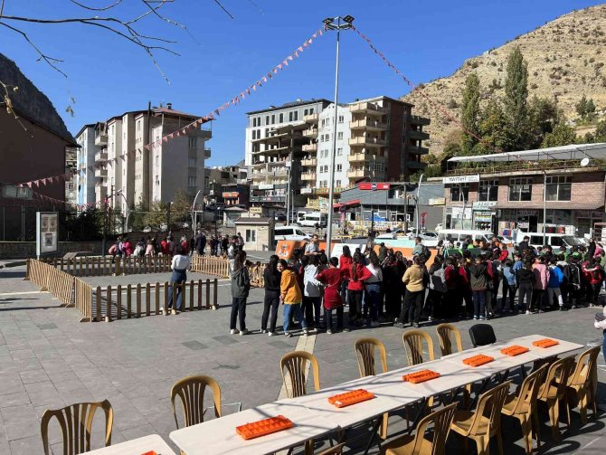 Uludere’de 7’den 70’e Vatandaşlar Spor Etkinliklerinde Buluştu