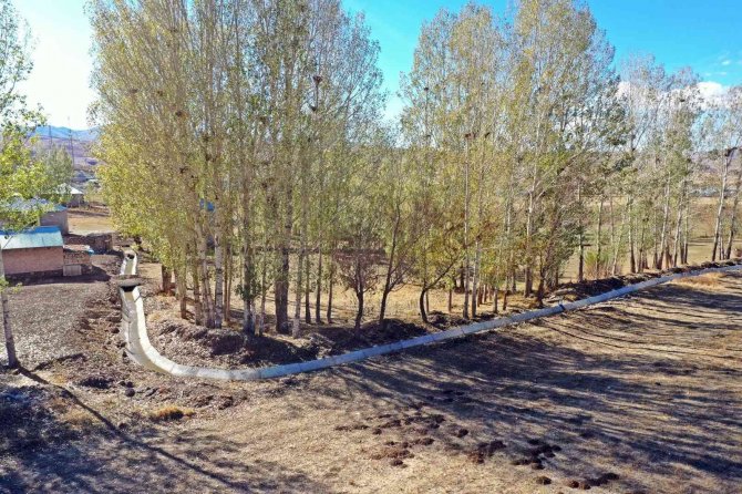 Özalp İlçesinin Kurak Arazisi Suyu Kavuşturuldu