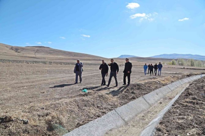 Özalp İlçesinin Kurak Arazisi Suyu Kavuşturuldu