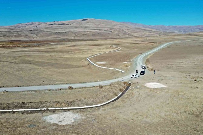 Özalp İlçesinin Kurak Arazisi Suyu Kavuşturuldu