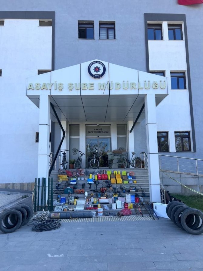 Van’da Değişik Suçlardan 18 Kişi Tutuklandı