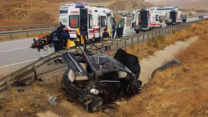 Metrelerce Takla Atan Otomobil Hurdaya Döndü: 3 Yaralı