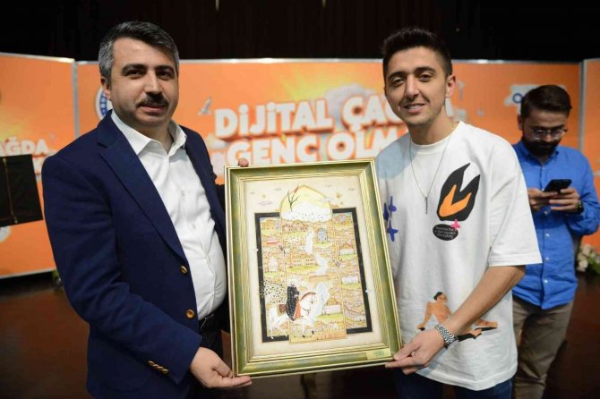 Fenomenler Yıldırımlı Gençlerle Buluştu