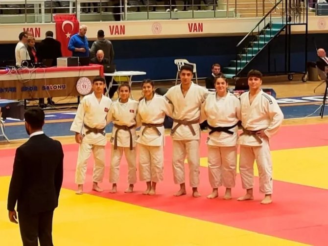 Yunusemre Karma Judo Takımı Van’da Ümit Verdi