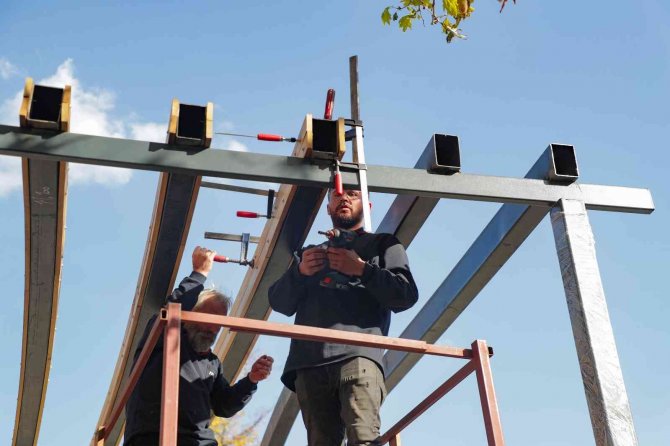 Zafer Meydanı’na Gölgelik Ve Oturma Grupları