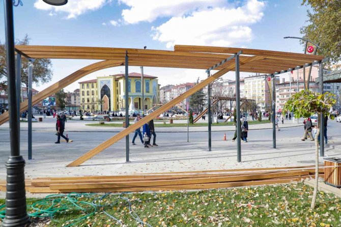Zafer Meydanı’na Gölgelik Ve Oturma Grupları