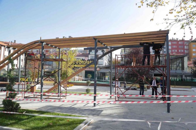 Zafer Meydanı’na Gölgelik Ve Oturma Grupları