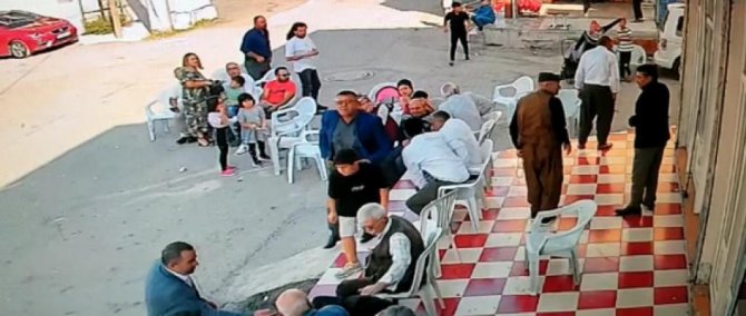 Sandalyede Oturan Adamı Vurdu