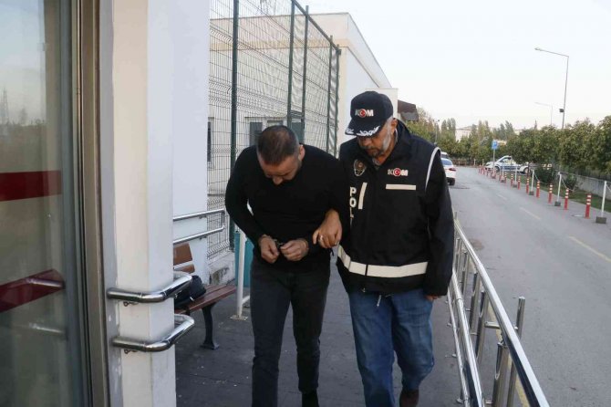 Adana’da Tefecilere Şafak Operasyonu