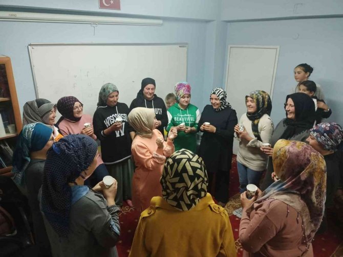 Okul Sıralarına Veliler Oturdu