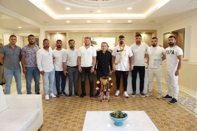 Antalya Büyükşehir Güreşçileri Sezona Damga Vurdu