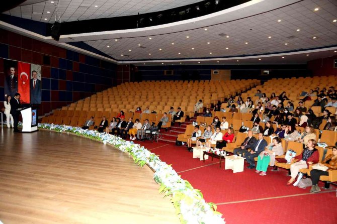 Aydın’da, Ergen Ruh Sağlığı Sempozyumda Görüşüldü