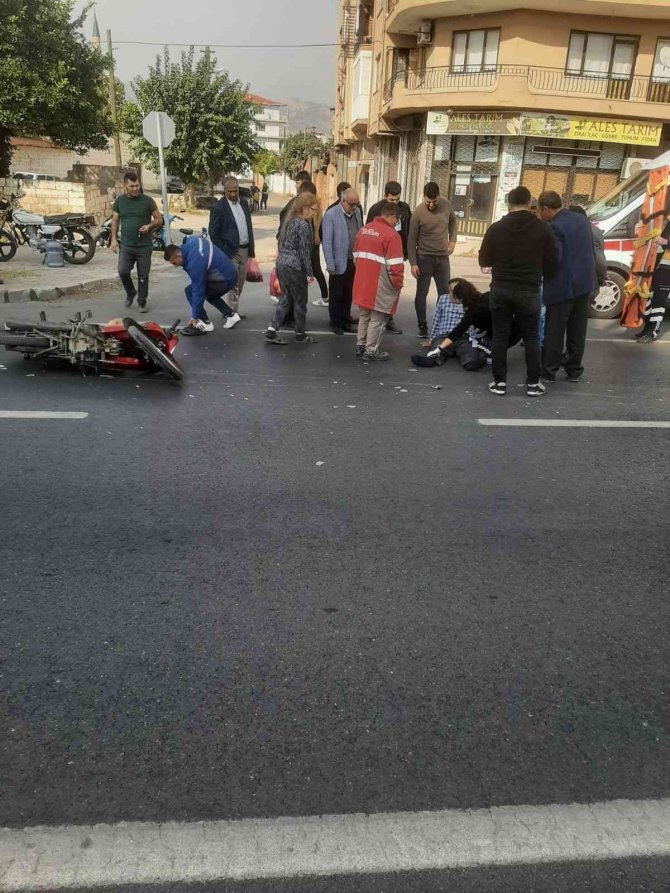 Motosiklet İle Otomobil Çarpıştı: 1 Yaralı