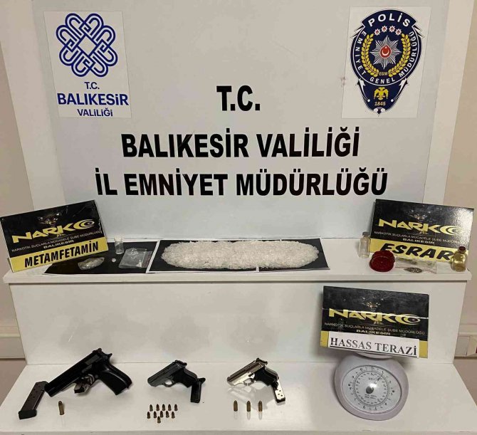 Balıkesir’de Uyuşturucu Baskınında 13 Gözaltı