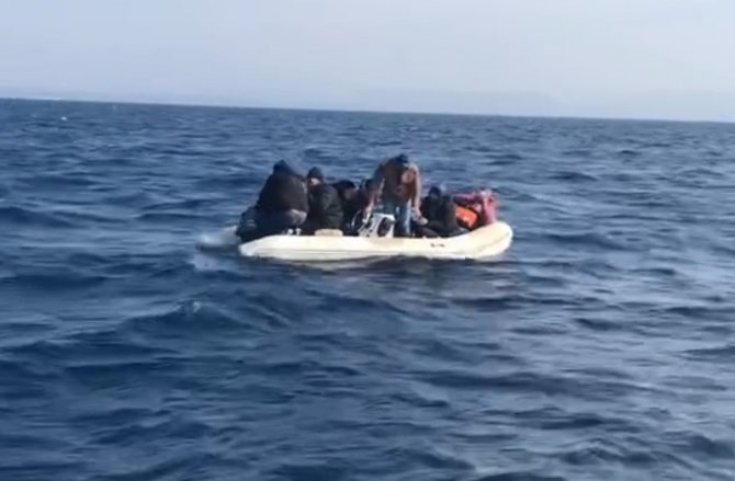 Ayvalık Açıklarında 54 Düzensiz Göçmen Kurtarıldı