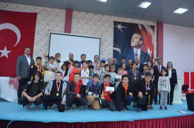 Gömeç Atatürk Kayalıkları Satranç Turnuvası Yapıldı