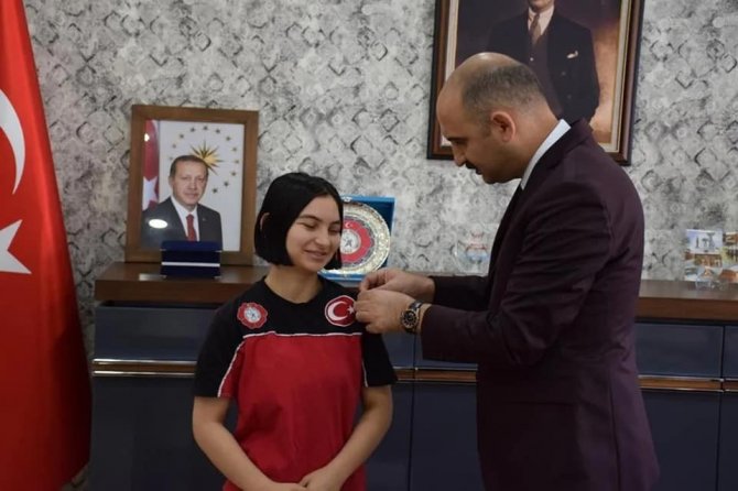 İ̇l Müdürü Özdemir, Balkan Üçüncü Olan Sporcuyu Tebrik Etti