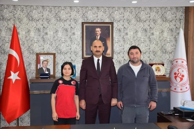 İ̇l Müdürü Özdemir, Balkan Üçüncü Olan Sporcuyu Tebrik Etti