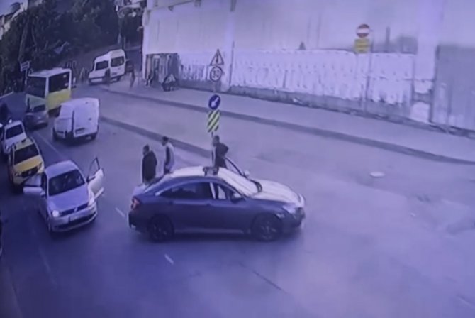 İ̇stanbul’da Yol Verme Kavgası Cinayetle Bitti: “Beni Nasıl Tanımazsınız” Diyerek Yanlışlıkla Yanındaki Adamları Vurdu
