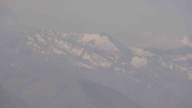 Yüksekova’nın Etrafını Kar Ve Sis Kapladı