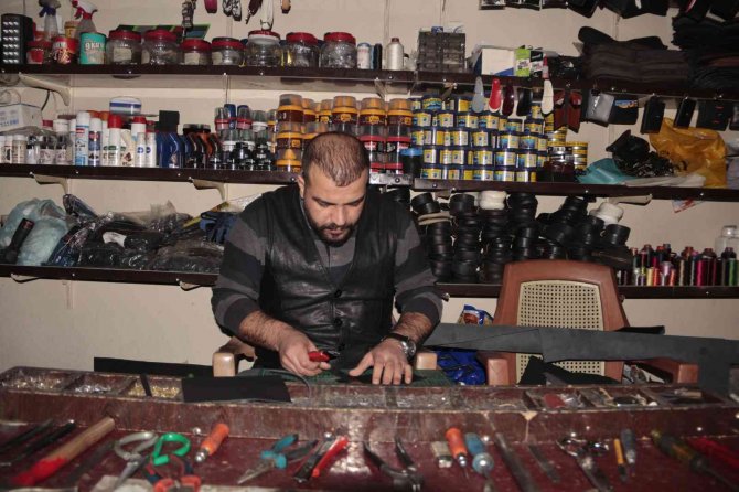Ayakkabı Tamircisinden Deriden Cüzdan Üretimi