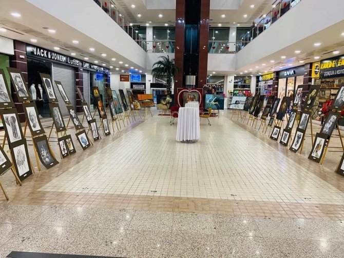 Karakalem Ve Yağlı Boya Ustası Din Görevlisinden Resim Sergisi
